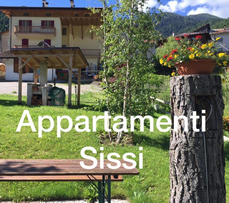 Appartamenti Sissi Коммеццадура Екстер'єр фото
